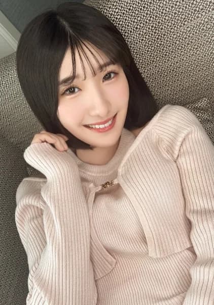 SIRO-5664 – It Was The Season When Christmas Trees Adorned The Streets, And Before My Eyes Appeared A Girl With Skin As Translucent And White As Snow, Blushing As She Pinched Her Cheeks. - Javgg