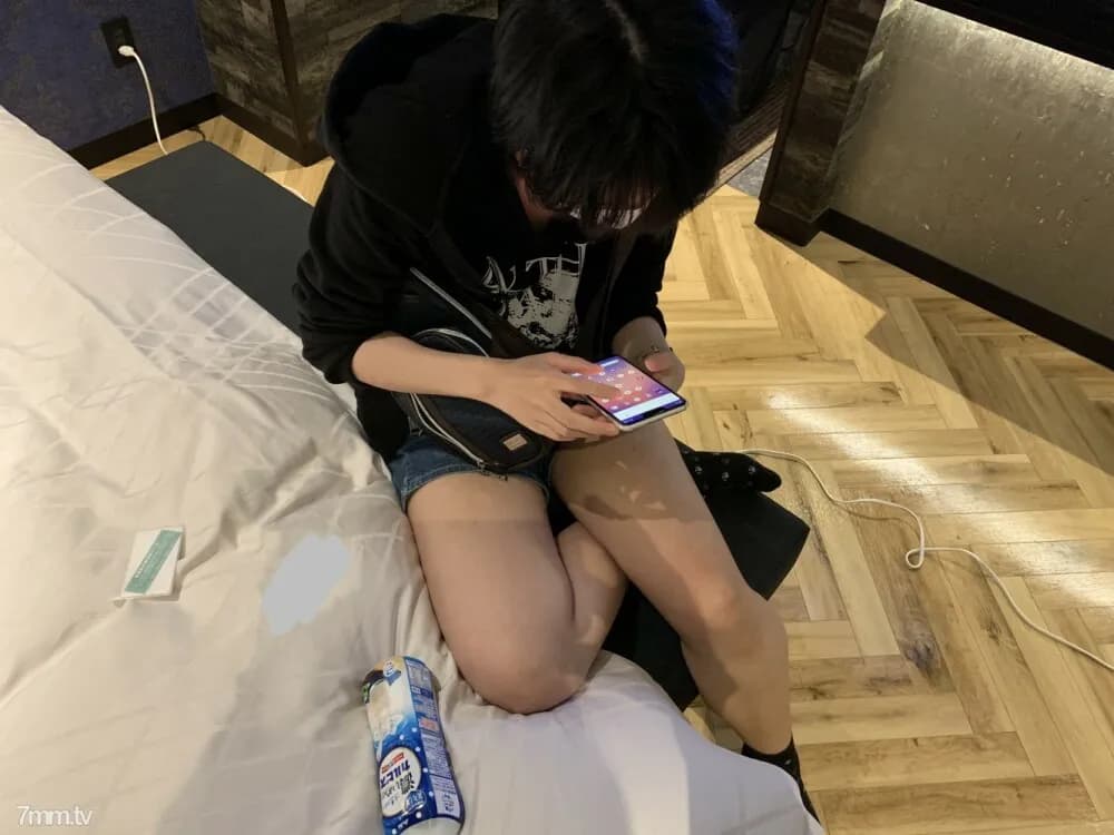 FC2-PPV-1153812 fc2-ppv 1153812 Super rare!  - A real video of an 18-year-old withdrawal nerd girl who does not know anything about H is inserted raw while being puzzled for the first time