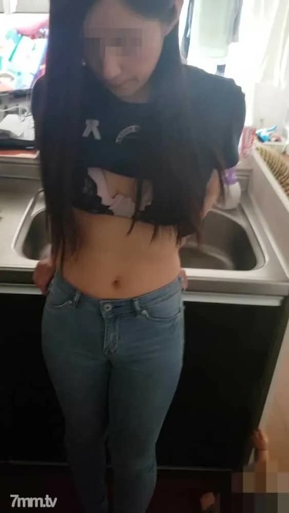 FC2-PPV-1446760 *Handling Caution [Individual] While there are children in the living room... A beautiful wife who desperately holds back her voice and is raped