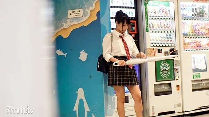 FC2-PPV-1520254 J3rd year, basketball club female manager, Natsuki-chan, 18 years old, E-cup big breasts, massive creampie, hole in condom