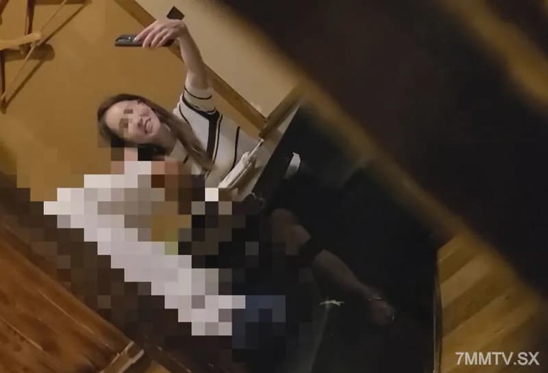 FC2-PPV-3682986 [Individual] A delicate woman with big breasts who can't get out of her wasteful habit.  - Even when accompanied by a guest, she is made to hold another person's stick and commits her so-called masterpiece live.