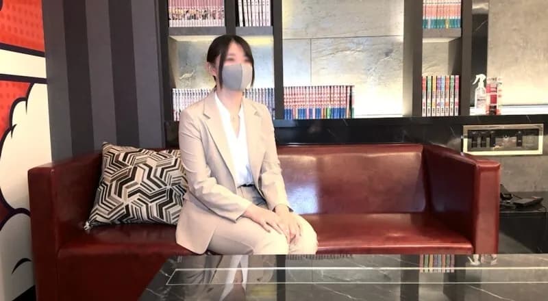 FC2-PPV-4625589 First appearance as a real amateur! A working D-cup new graduate office lady who came home at the end of the year has fun inserting a remote vibrator at the airport w