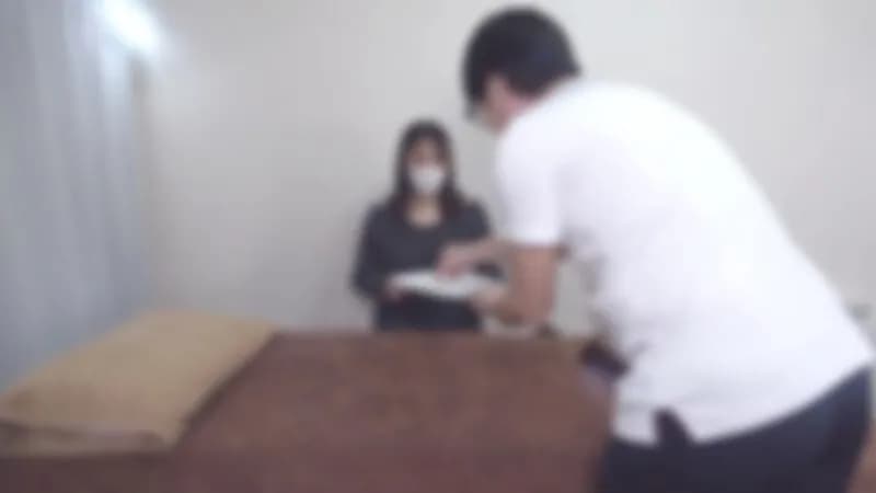 FC2-PPV-4692457 Sale on new products at half price until 6/1! No/SEX  A housewife in her mid-40s with two husbands came to the store by online reservation. The mature and voluptuous wife seemed tired from playcare, so we gave her a shiatsu massage and ly