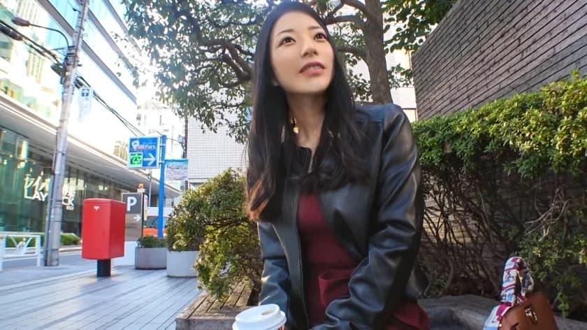 SIRO-5251 Beautiful and intelligent office lady  "It feels good inside..." A sticky kiss followed by a sticky blowjob. She moans cutely as she feels the intense pistoning! First shoot  Applying for AV on the internet → AV experience shoot 2145